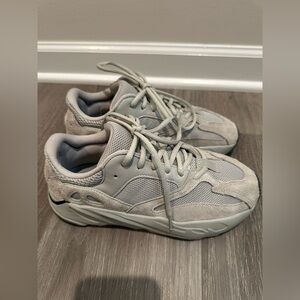 YEEZY BOOST 700 MENS SIZE 7M/8.5W Salt/Grey